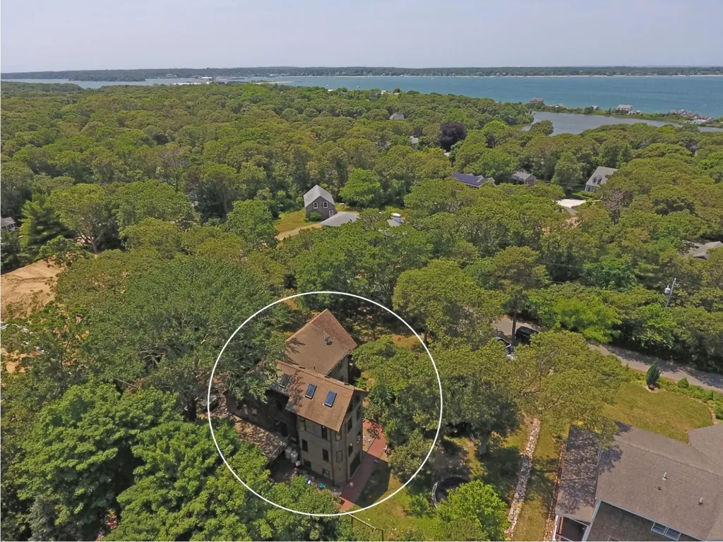 33 Clay Avenue Oak Bluffs MA 02557