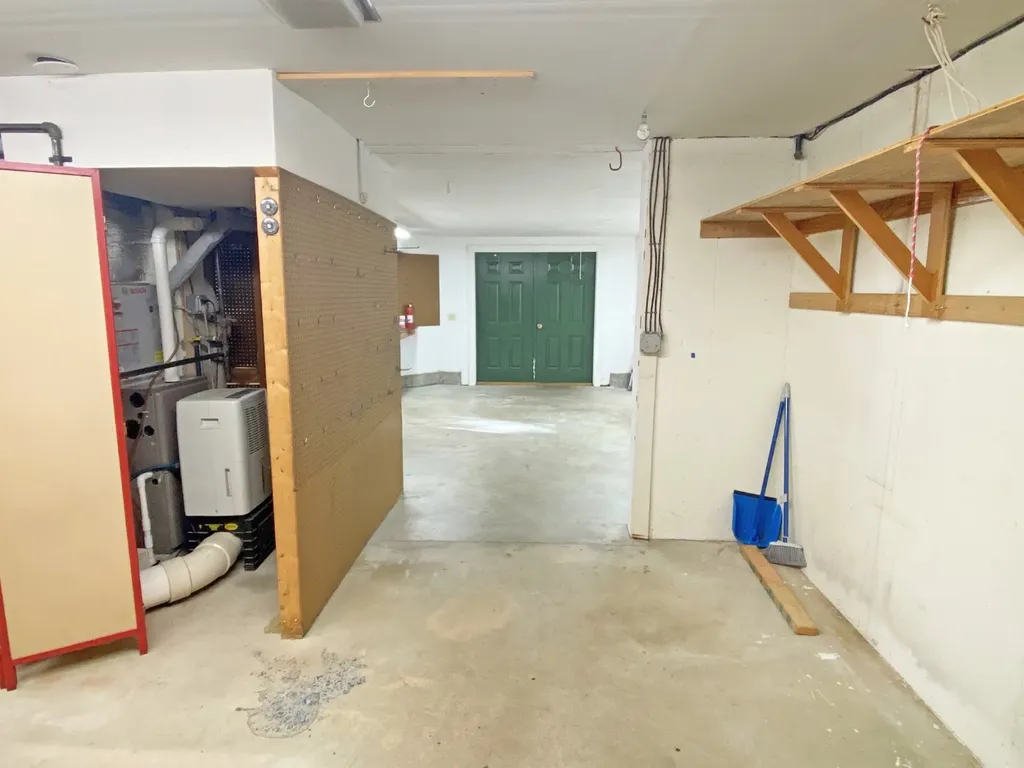 33 Clay Avenue Oak Bluffs MA 02557