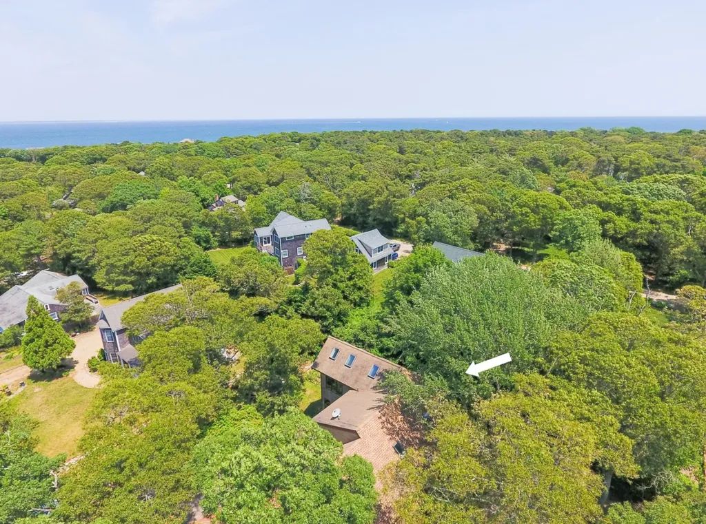 33 Clay Avenue Oak Bluffs MA 02557