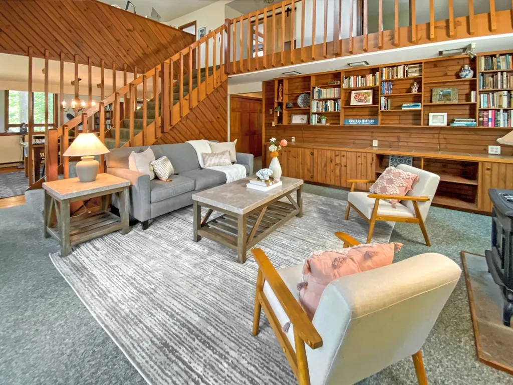 33 Clay Avenue Oak Bluffs MA 02557