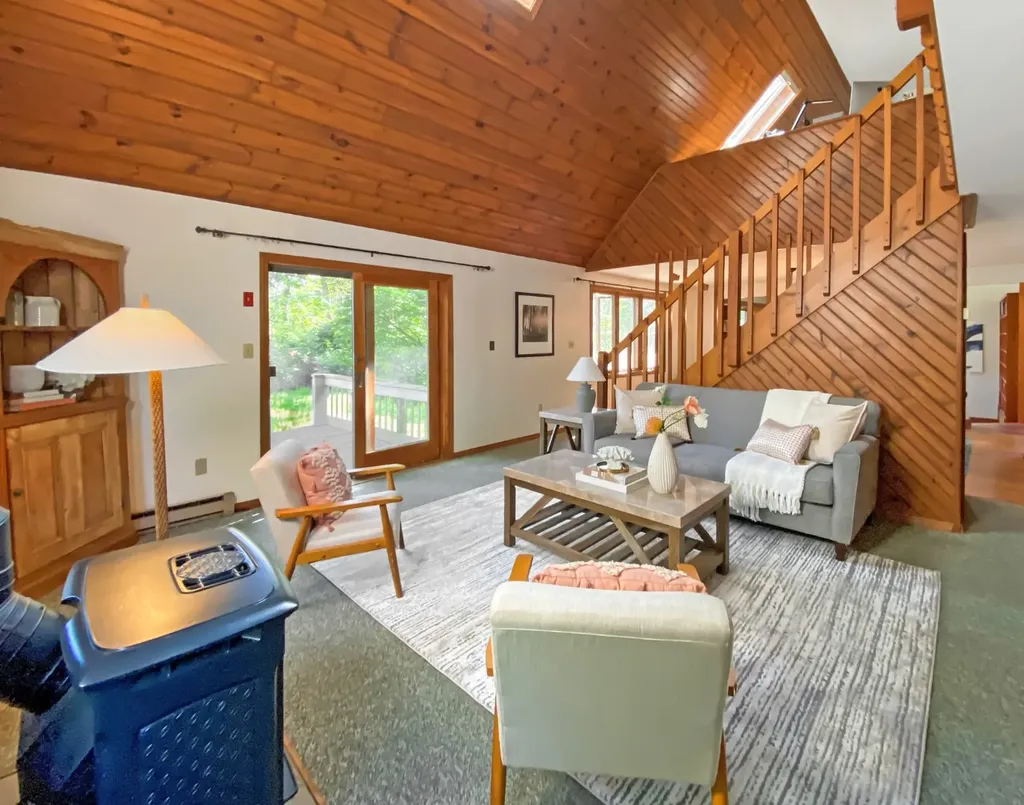 33 Clay Avenue Oak Bluffs MA 02557