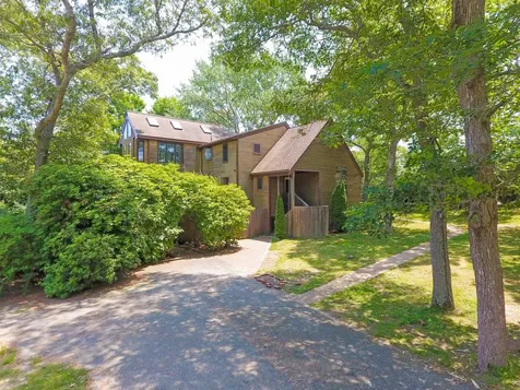 33 Clay Avenue Oak Bluffs MA 02557