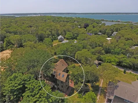 33 Clay Avenue Oak Bluffs MA 02557