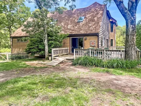 33 Clay Avenue Oak Bluffs MA 02557