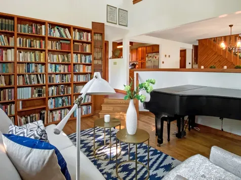 33 Clay Avenue Oak Bluffs MA 02557