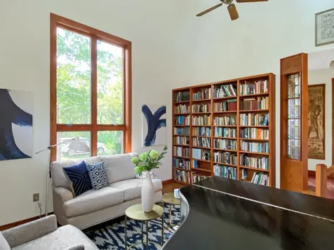 33 Clay Avenue Oak Bluffs MA 02557