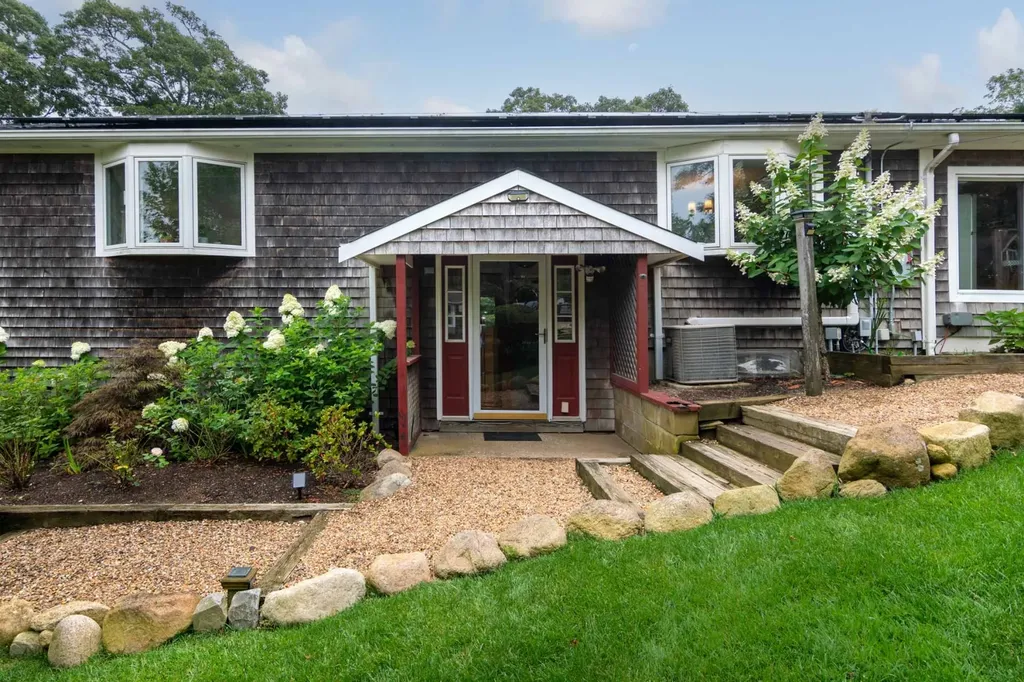 193 Franklin Terrace Vineyard Haven MA 02568