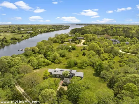 71 Runner Road West Tisbury MA 02575