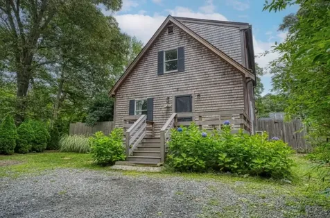 33 Menahan Street Oak Bluffs MA 02557