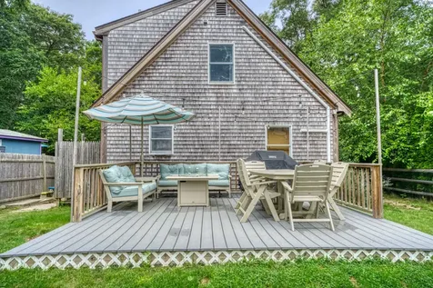 33 Menahan Street Oak Bluffs MA 02557