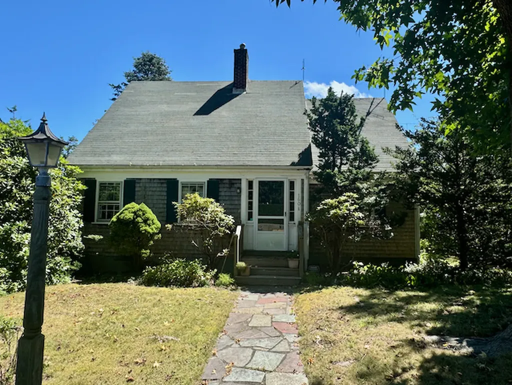 160 Causeway Road Vineyard Haven MA 02568