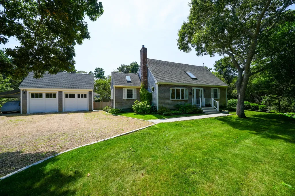 21 Brushy Lane Edgartown MA 02539