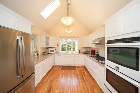 21 Brushy Lane Edgartown MA 02539
