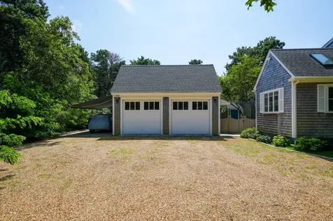 21 Brushy Lane Edgartown MA 02539