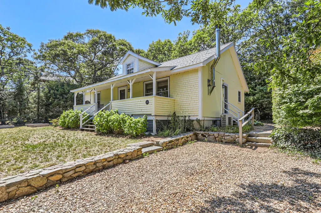 287 County Road Oak Bluffs MA 02557
