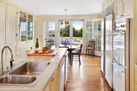 8 Tuthill Lane And 27 Braleys Way Edgartown MA 02539