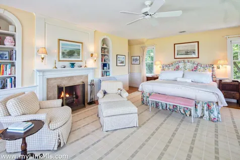 8 Tuthill Lane And 27 Braleys Way Edgartown MA 02539