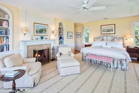 8 Tuthill Lane And 27 Braleys Way Edgartown MA 02539