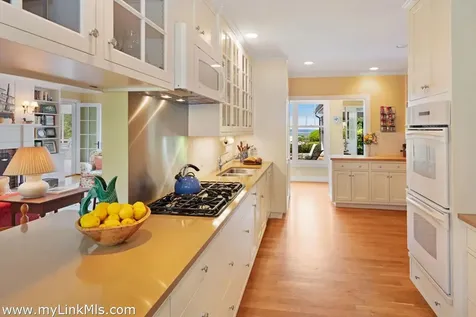 8 Tuthill Lane And 27 Braleys Way Edgartown MA 02539