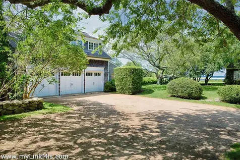 8 Tuthill Lane And 27 Braleys Way Edgartown MA 02539
