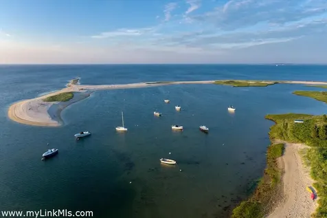 8 Tuthill Lane And 27 Braleys Way Edgartown MA 02539