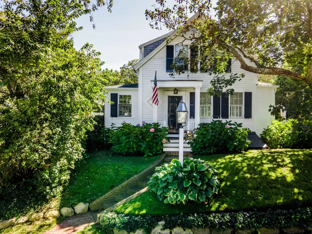 109 School Street Edgartown MA 02539