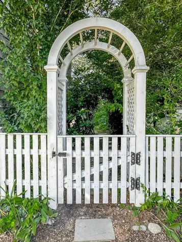 109 School Street Edgartown MA 02539