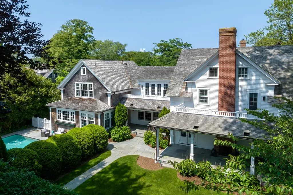52 South Summer Street Edgartown MA 02539