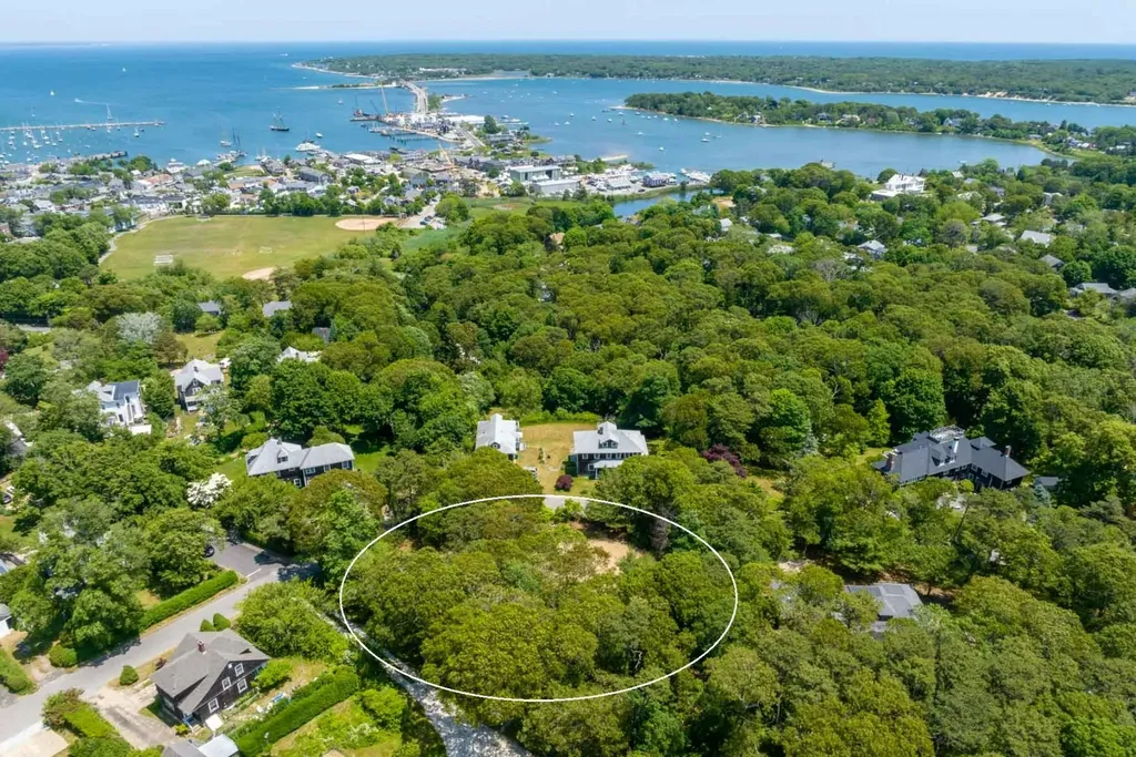 35 Mount Aldworth Road Vineyard Haven MA 02568