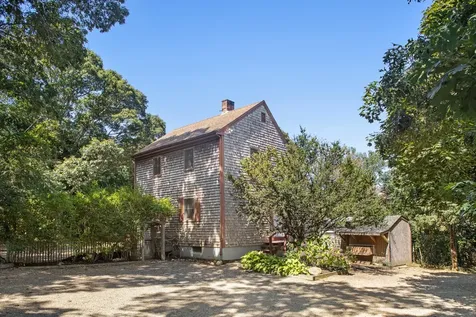 195 County Road Oak Bluffs MA 02557