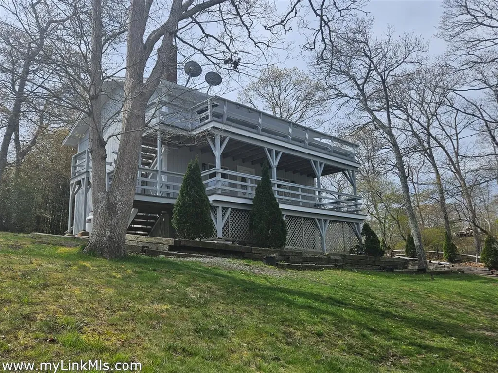 101 Dunham Avenue Vineyard Haven MA 02568
