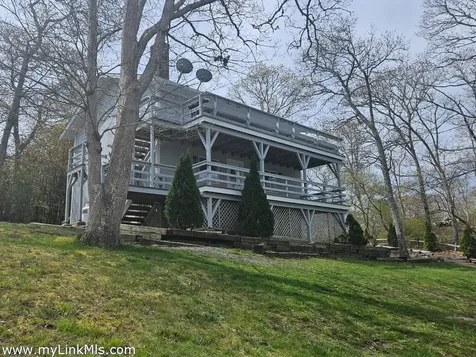 101 Dunham Avenue Vineyard Haven MA 02568