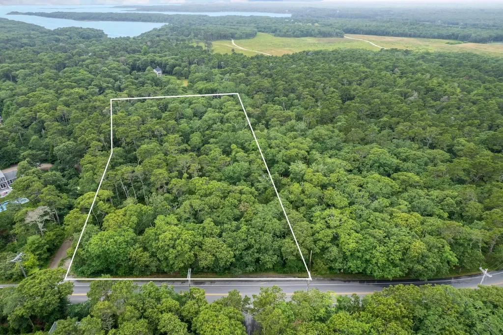 8 Meshacket Wood Road Edgartown MA 02539