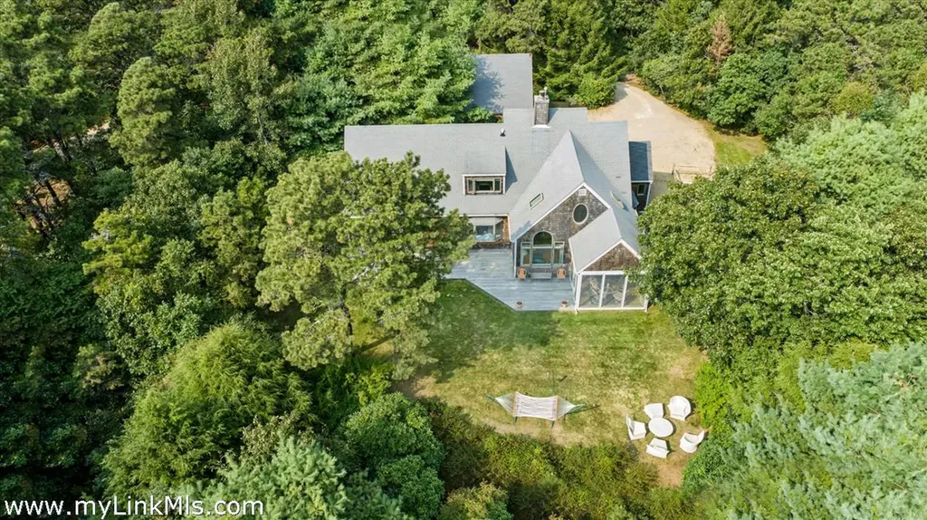 25 Old Dunhams Corner Way Edgartown MA 02539