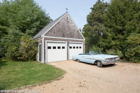 25 Old Dunhams Corner Way Edgartown MA 02539