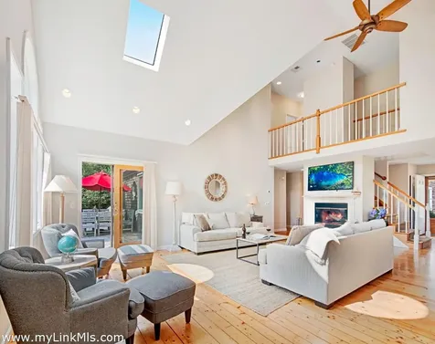 25 Old Dunhams Corner Way Edgartown MA 02539