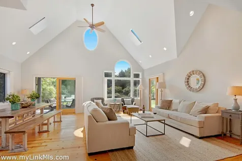 25 Old Dunhams Corner Way Edgartown MA 02539