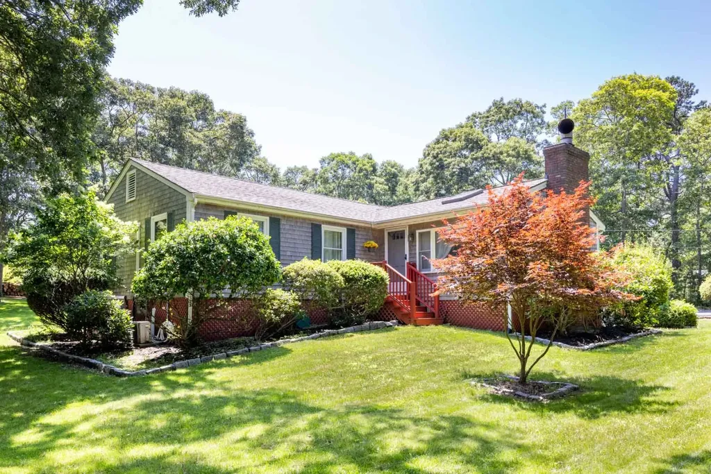 284 Daggett Avenue Vineyard Haven MA 02568