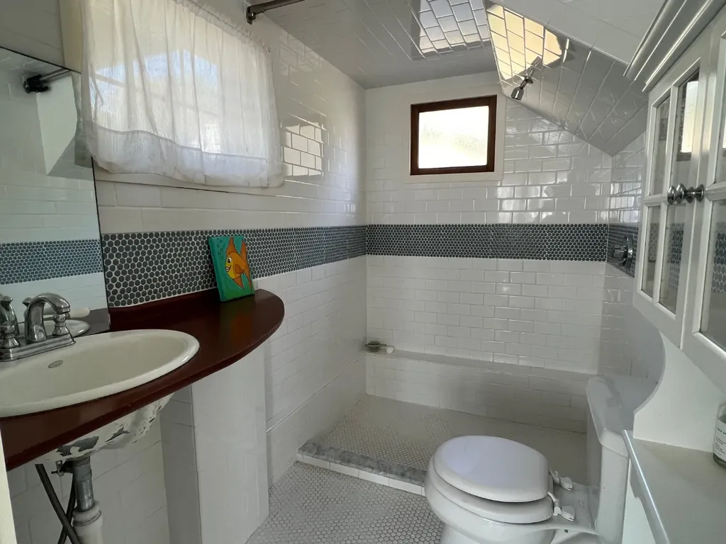 12 Harbor Hill Chilmark MA 02535