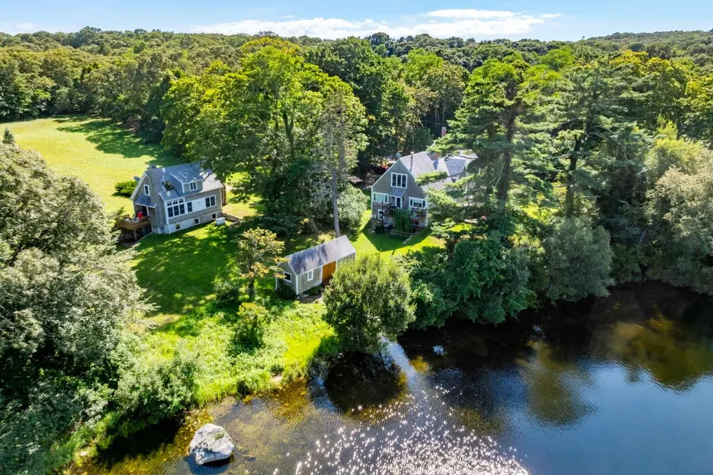 420 Lamberts Cove Road West Tisbury MA 02575