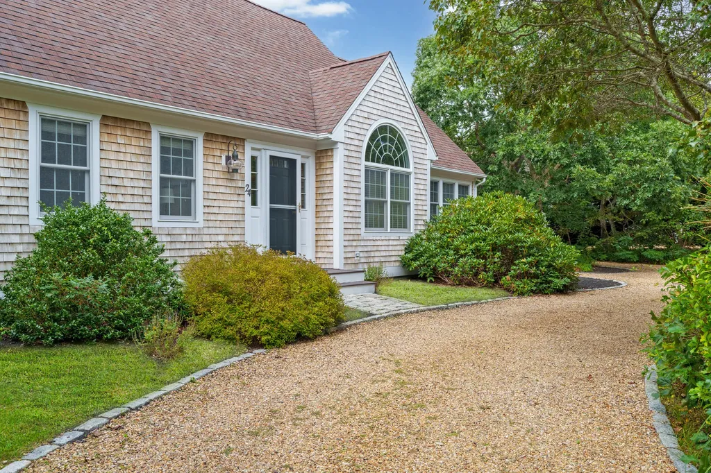 24 Pulpit Lane Edgartown MA 02539