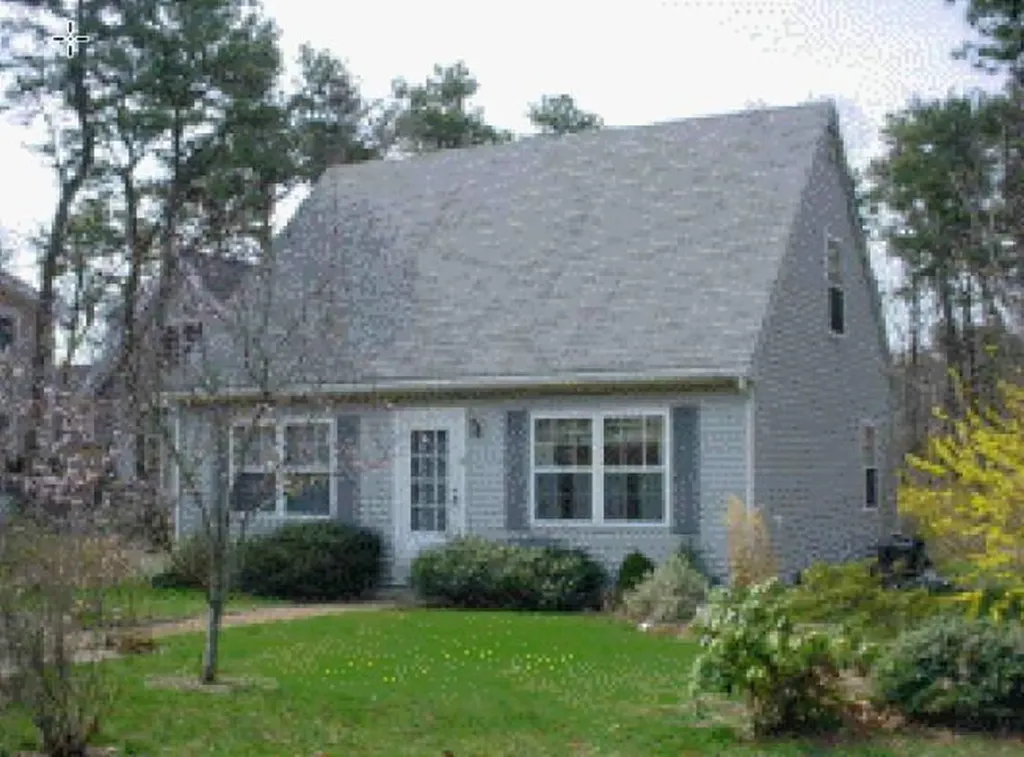 24 Linton Avenue Oak Bluffs MA 02568