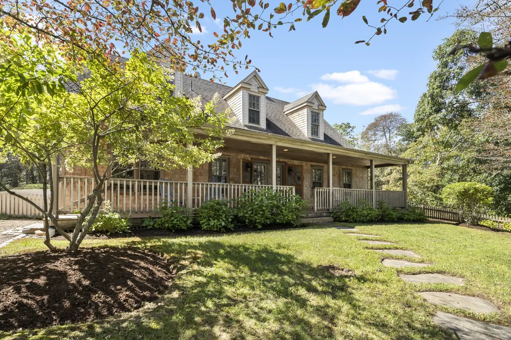 84 Cuttyhunk Avenue Vineyard Haven MA 02568