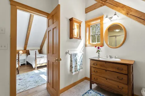 84 Cuttyhunk Avenue Vineyard Haven MA 02568