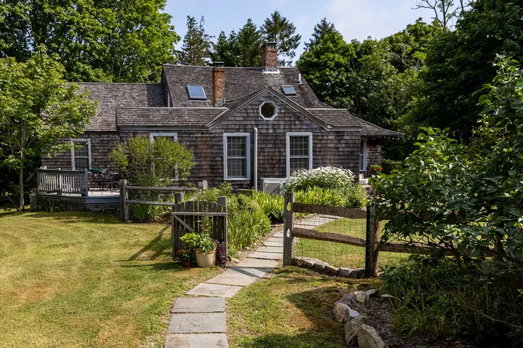 10 Dan'ls Way West Tisbury MA 02575