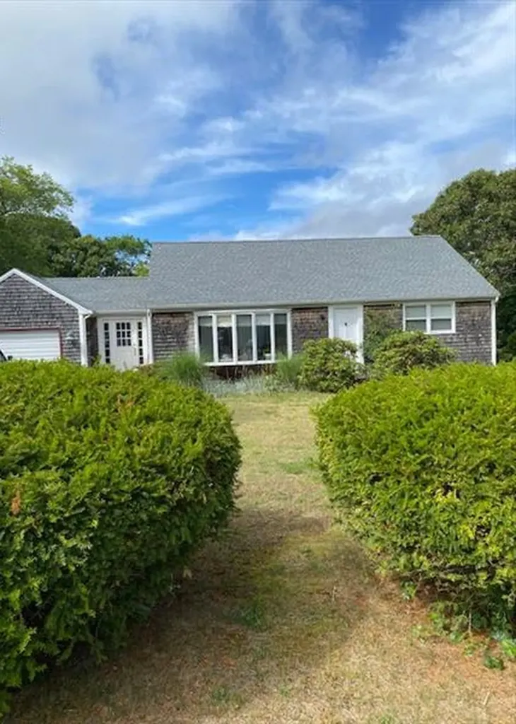 19 Lagoon Road Oak Bluffs MA 02557
