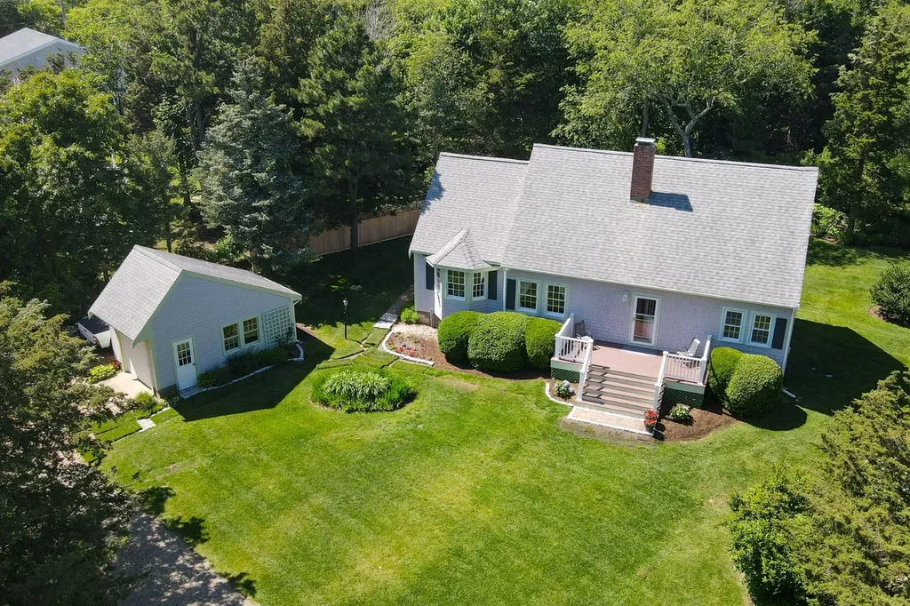 83 Wing Road Oak Bluffs MA 02557