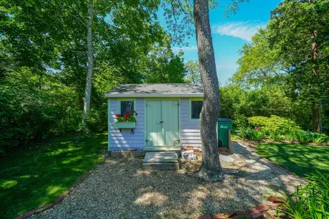 83 Wing Road Oak Bluffs MA 02557