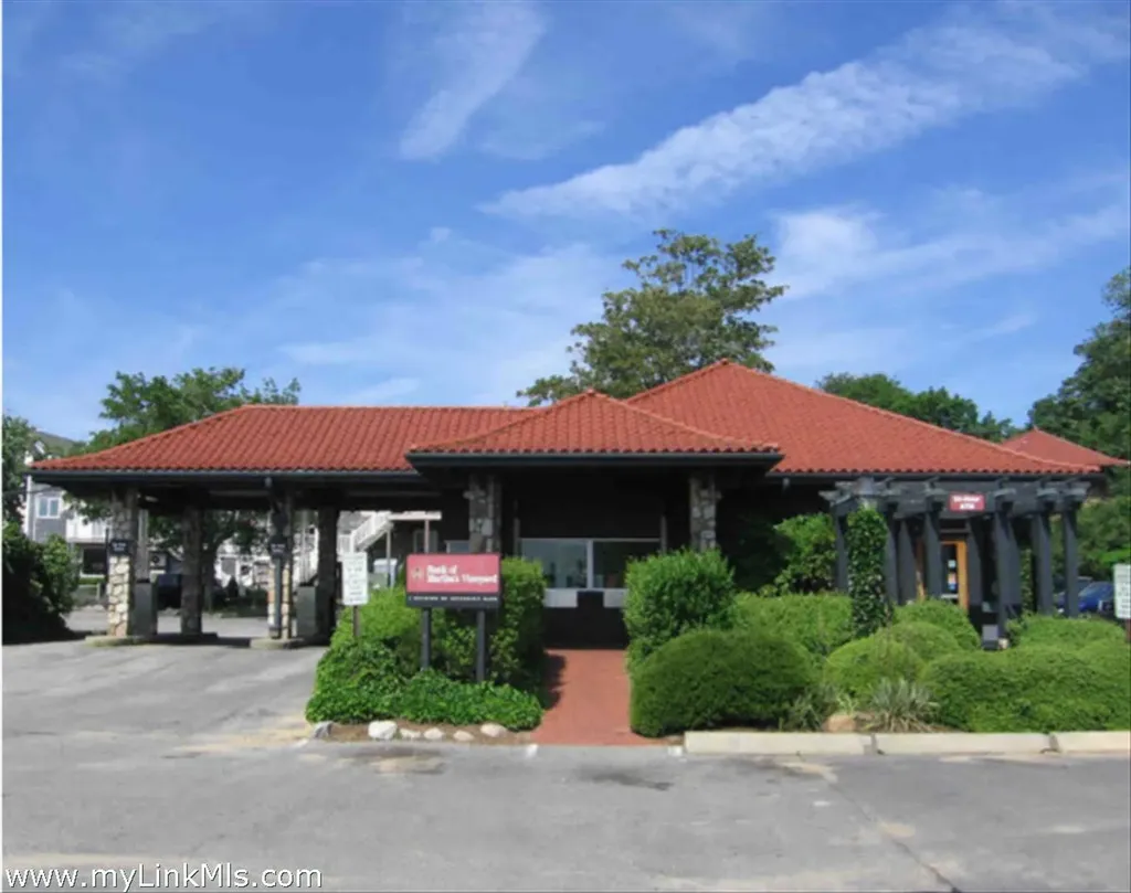 16 Union Court Vineyard Haven MA 02568