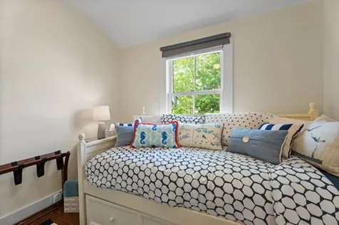 33 Summer Street Vineyard Haven MA 02568